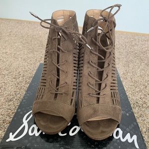 Sam Edelman- Taupe Suede round heel shoes